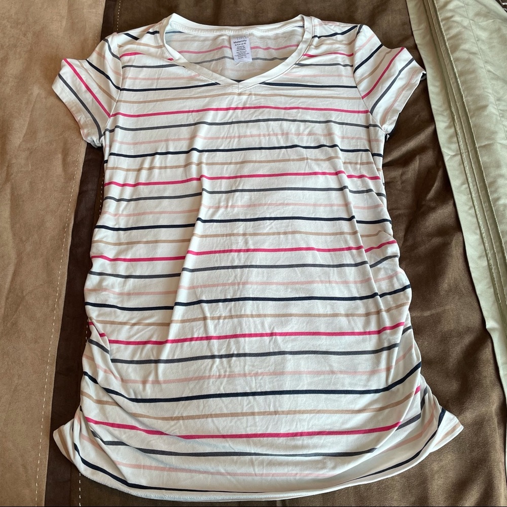 MATERNITY* stripped vneck size S
